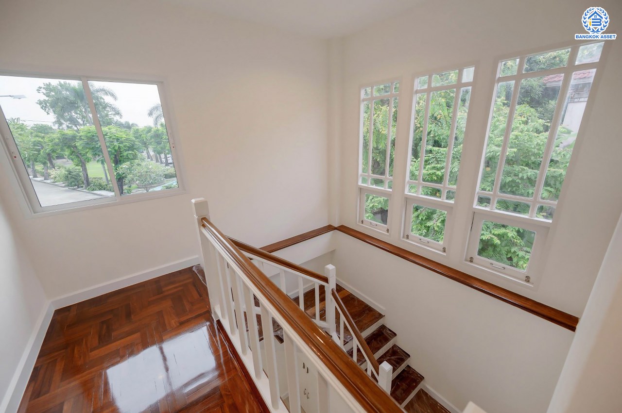 บ้านมือสองตกแต่งใหม่ โครงการ เพอร์เฟคเพลส รัตนาธิเบศร์-ไทรม้า รองรับความสุข บนเนื้อที่ 64.5 ตร.ว. พื้นที่ใช้สอย 190.43 ตร.ม. ฟังก์ชัน 3 ห้องนอน 3 ห้องน้ำ จอดรถได้ 2 คัน ทำเลเชื่อมต่อได้หลายเส้นทาง ติดถนนรัตนาธิเบศร์ และรถไฟฟ้าสายสีม่วง "สถานีบางรักน้อยท่าอิฐ"